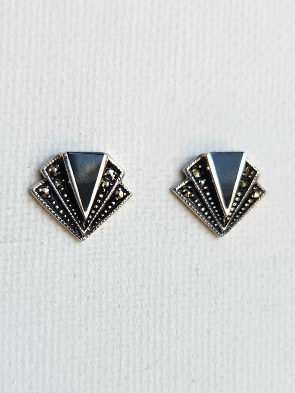 Vintage 925 sterling silver, onyx & marcasites art deco fan shaped mini earrings